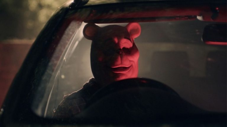 Ursinho Pooh | Pôster do filme de terror slasher é revelado