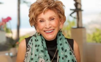 Morre aos 98 anos Edith Eger auto de A Bailarina de Auschwitz