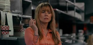 Velma largou a lupa e pegou o facão | Trailer de Crystal Lake transforma o luto da mãe de Jason em terror