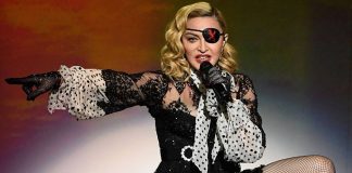 O beijo ficou em 2003, Madonna volta para comandar a abertura | Rainha do pop retorna ao palco do VMA após 23 anos