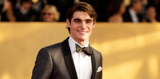 A mesa do café ficou mais vazia | Morre RJ Mitte, o Walter Jr. de Breaking Bad, aos 34 anos